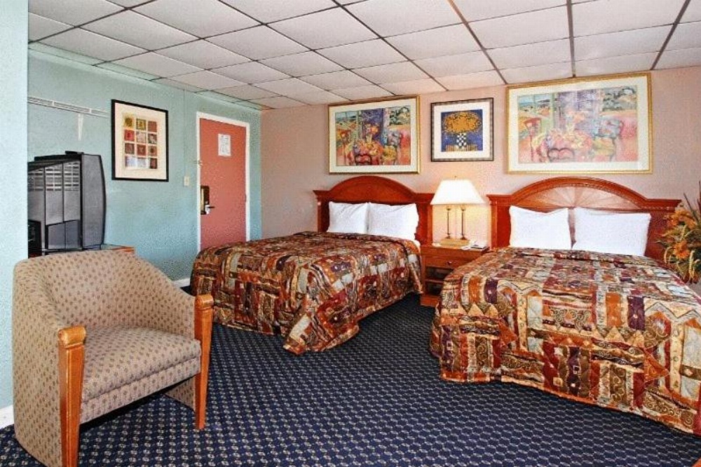 The Regal Inn & Suites Image 17
