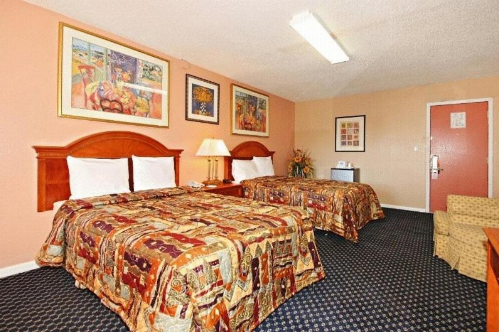 The Regal Inn & Suites Image 18