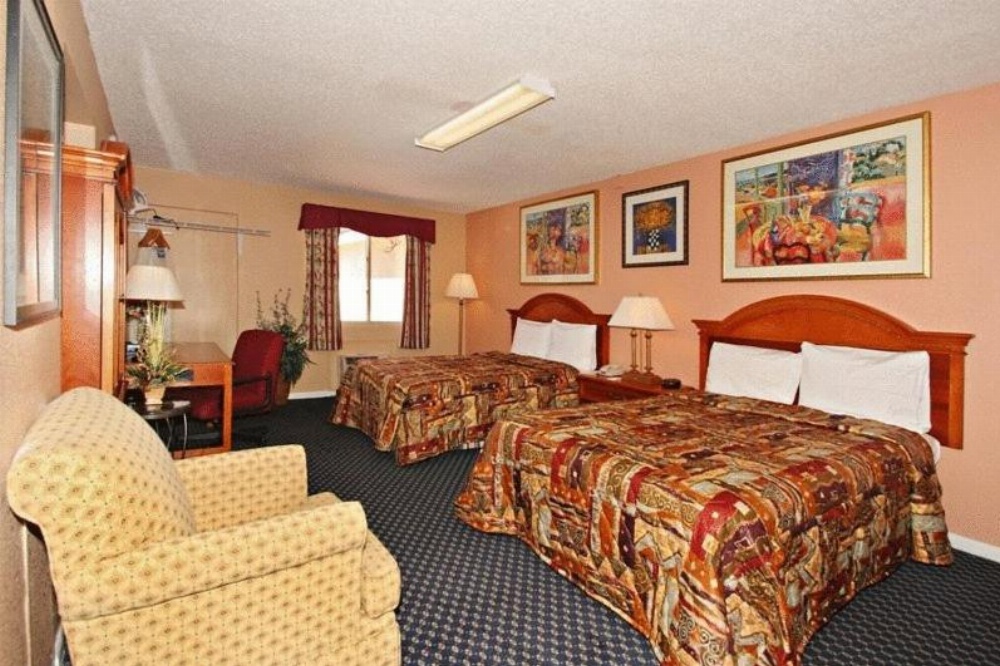 The Regal Inn & Suites Image 25