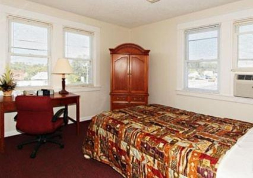 The Regal Inn & Suites Image 6