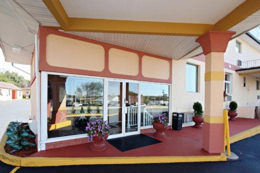 The Regal Inn & Suites Image 7